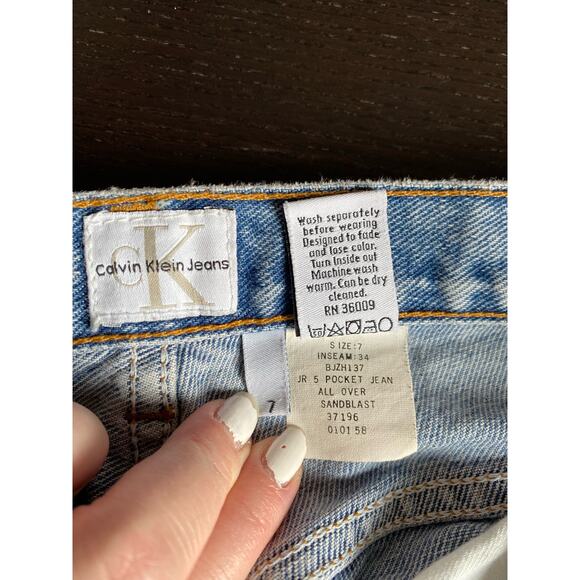 Calvin Klein Size 7 Blue Jeans- JR 5 Pocket Jean All Over Sandblast - Picture 2 of 9